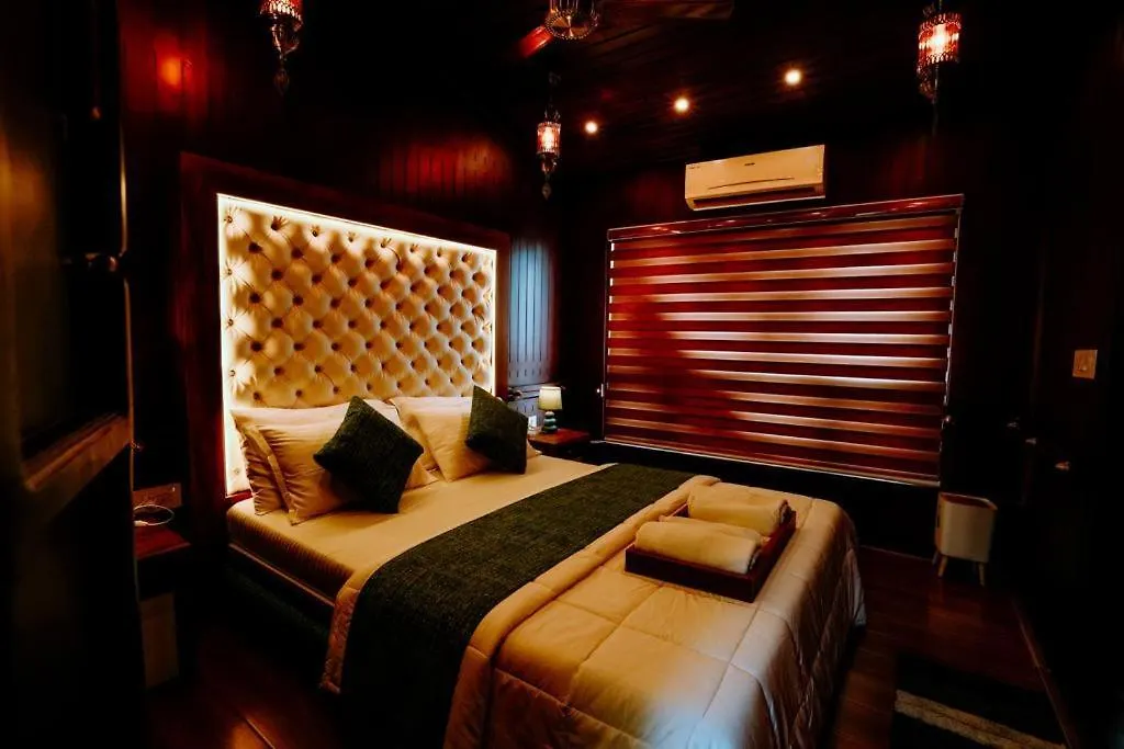 Why Not Houseboat Hotel Alappuzha India
