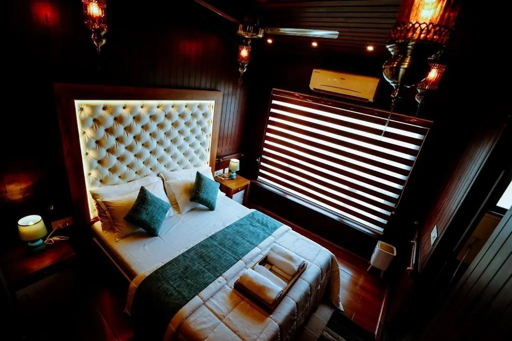 Why Not Houseboat Hotel Alappuzha 0*,  India