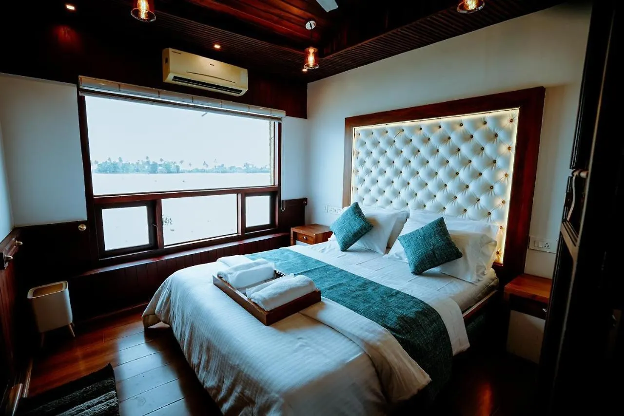 Why Not Houseboat Hotel Alappuzha