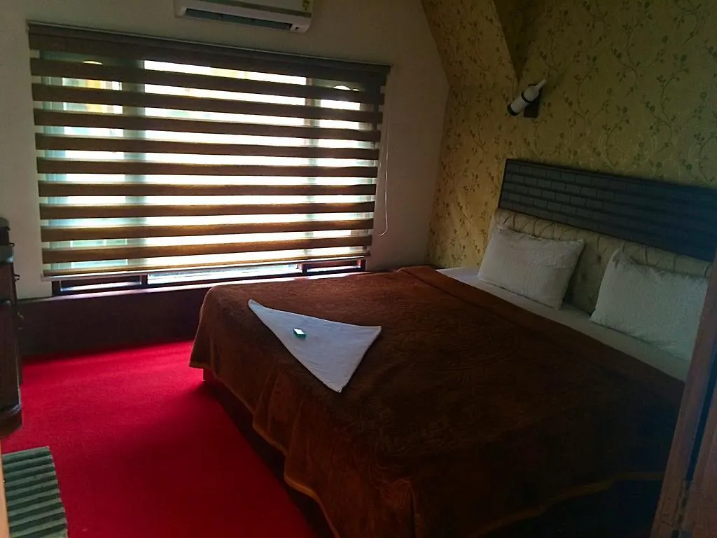 Why Not Houseboat Hotel Alappuzha India